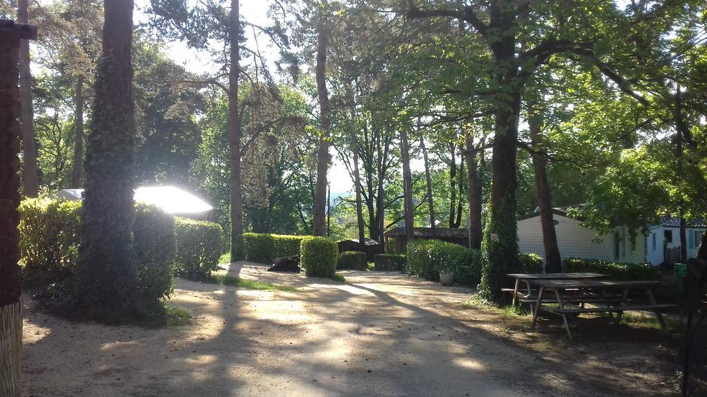 Camping 46 Rainettes Goujounac Esterno foto